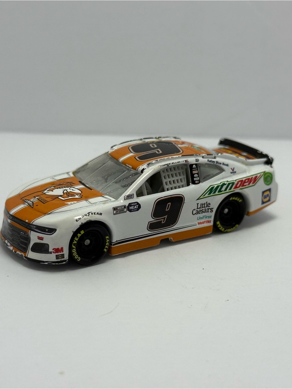 Lionel NASCAR Collectibles 2020 Chase Elliott #9 Little Caesars 1:64 Die Cast